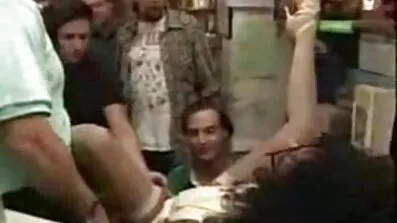 ស្ត្រីវ័យក្មេង Busty ដោយមាន tits ធំ fucked ខ្លាំងនៅក្នុងស្តុក