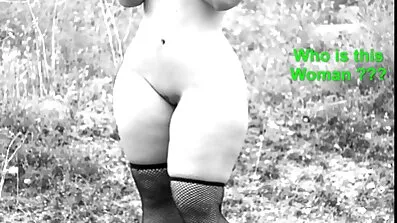 ស្លុត Busty នៅក្នុង pantyhose មិនល្អចំនួនពីរ phallus នៅពេលតែមួយ