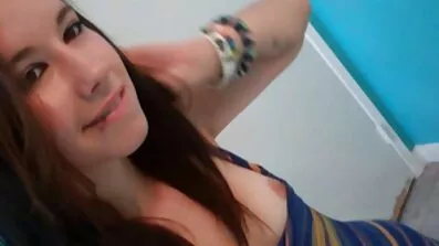 Busty ប៍នទំនុកចិត្តមិនល្អជល់របស់ដៃគូ