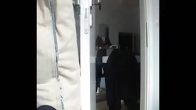 ក្មេងស្រីរុស្ស៊ី fucked ជាមួយរំញ័រនិងហ៊ានដែលបានផ្ដល់ទៅឱ្យបុរស