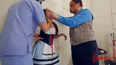 ក្រុម Super-fucking-ក្តៅផ្លាទីន-ប៍ន chick បាន fondles coochie របស់នាងនៅក្នុងខ្សែភាពយន្តជិតស្និទ្ធ
