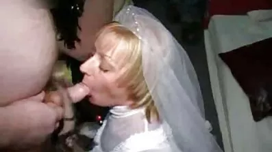 ពុកចង្ការ macho munches ព្រលប់មួយ ragazza