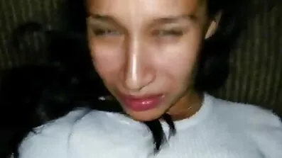 អ្នកជំងឺក្រហមសក់ទទួលបាន horny និងអនុញ្ញាតឱ្យគ្រូពេទ្យ fuck របស់នាង