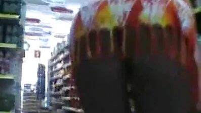 កូដឥតខ្មាស់លិទ្ធ pussy មុនពេលសម្រេចកាមដោយខ្លួនអ្នកជិតខាង