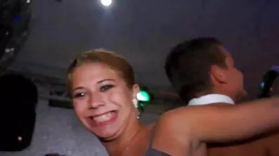 នៅ bachelorette គណបក្សសត្វមាន់ទាំងពីរ fuck បុរសម្នាក់នៅក្នុងវត្តមាននៃមិត្តស្រីនេះ