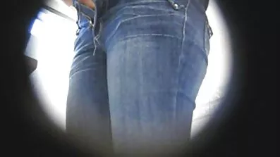 Pervert ក្លីម៉ាស្សាស្ម័គ្រចិត្តសម្រេចកាមដោយខ្លួនមានរោម pussy