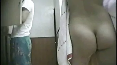 Slutty អាស៊ីស្លុតបានចូលមកទស្សនាសម្រាប់ការមានអារម្មណ៍រីករាយផ្លូវភេទ
