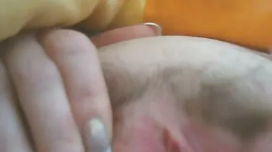 បុរសម្នាក់ fucked ក្មេងស្រីនៅមុខផ្ទះ