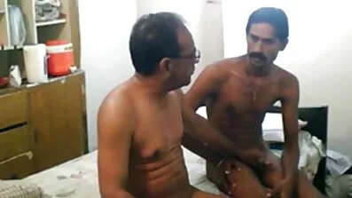 Flirt privata ក្នុងការជជែកឯកជន fucks ខ្លួននាងផ្ទាល់ជាមួយម្រាមដៃនិងកម្មវិធីជំនួយរន្ធគូថមួយ