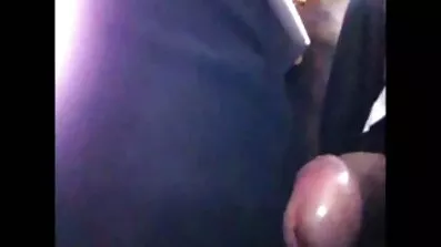 Busty ប៍នតង់ដេជាមួយនឹងការចាក់សាក់បានចូលមកសម្ដែងដើម្បីបម្រើជល់ធំ។