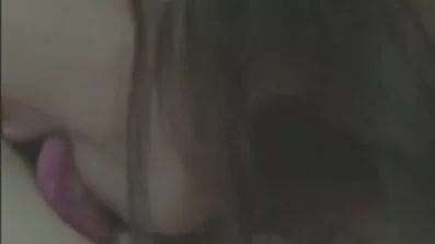 Fucks បុរសម្នាក់រន្ធគូថស្លុត busty ស្រស់ស្អាត