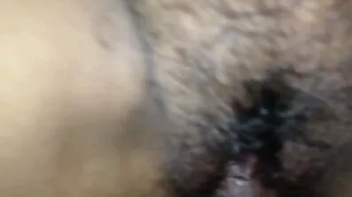 Nymph impales crotch នៅលើ dildo នៅក្នុងបន្ទប់ទឹក