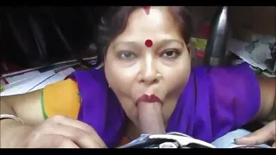 Horny stepdad ស៊ុតបាល់បញ្ចូលទីរន្ធកូនស្រីចុង slutty ជាមួយ cum